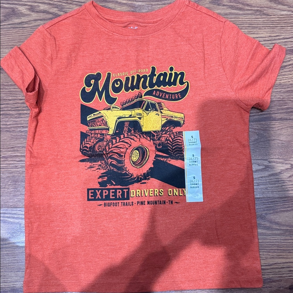 Boys Mountain Adventure Graphic Short Sleeve Outdoor T-Shirt Size Small NWT‎